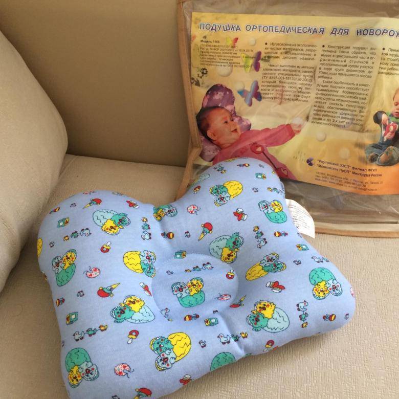 Ортопедическая подушка для новорожденных - с какого возраста детская анатомическая бабочка для младенцев и грудничков, отзывы про подушечки