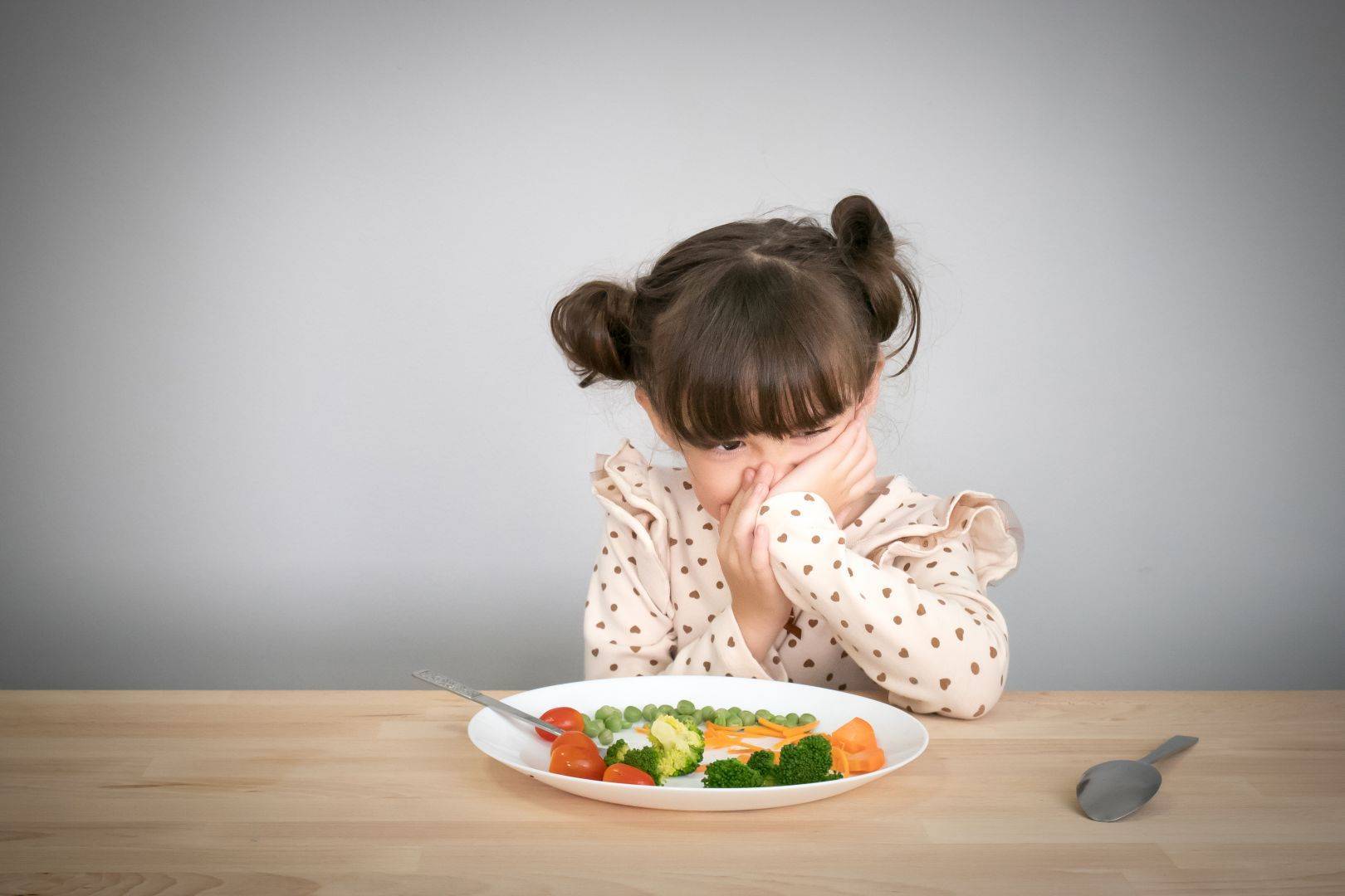 Ребенок имеет право не есть. но вы решаете, что поставить на стол