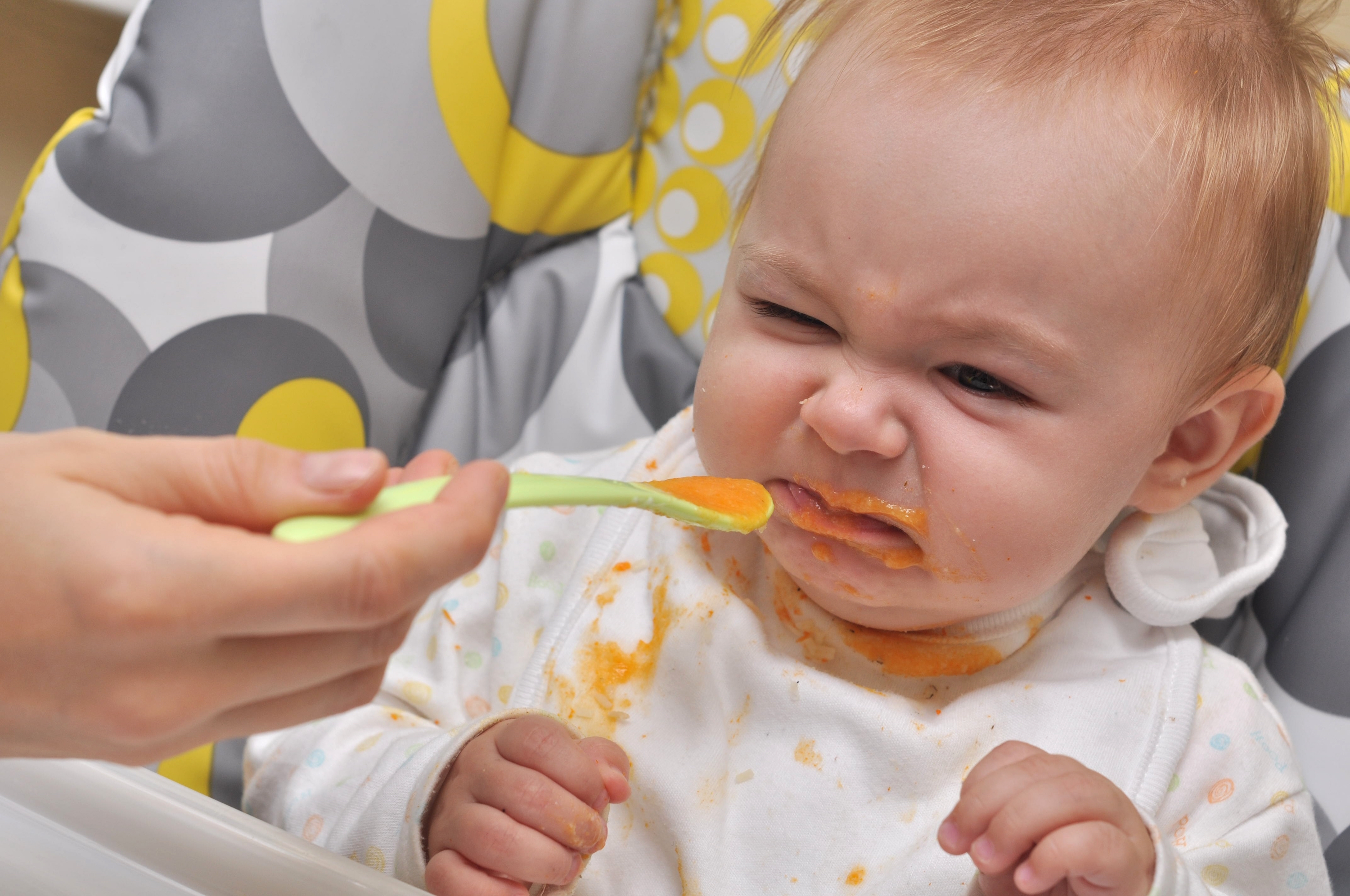Ребенок перестал есть прикорм: почему и что делать?