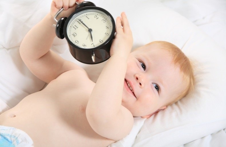 Ребенок рано просыпается: основные причины и способы их устранения