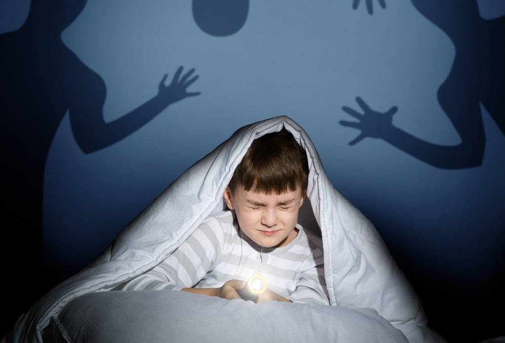 Что делать, если ребенок боится темноты