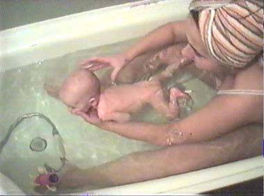 Народные приметы и поверья о первом купании новорождённого