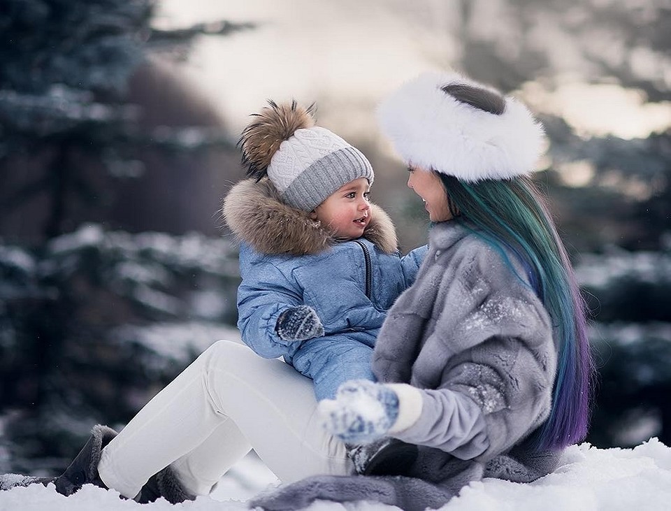 Как долго нужно гулять с ребенком зимой: особенности  подготовки, длительность
