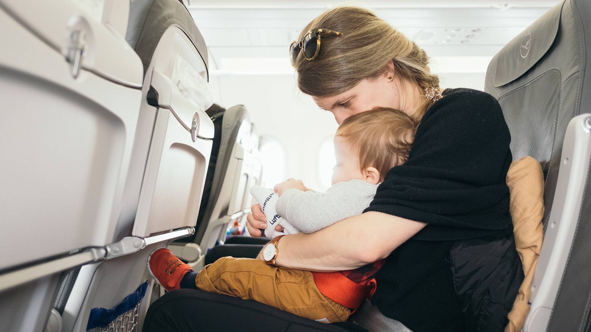 Как летать на самолёте с грудным ребенком? рекомендации и советы.