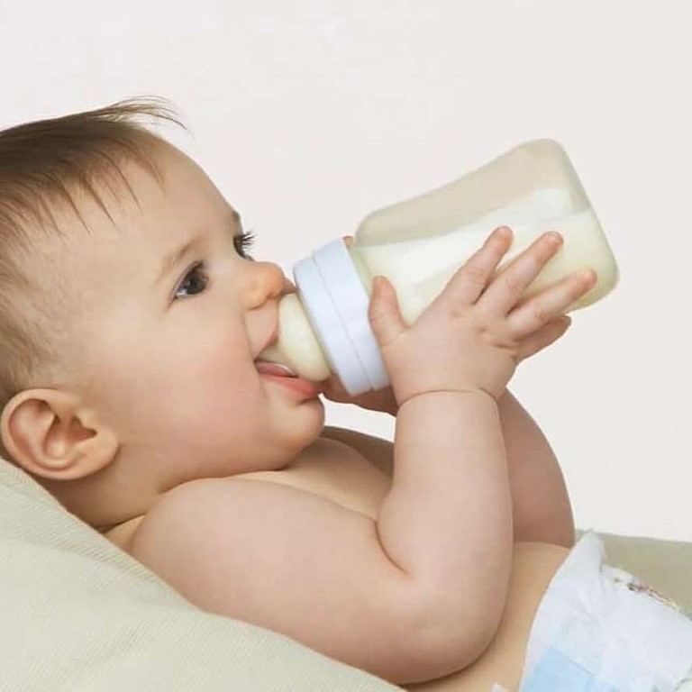 Можно ли коровье молоко детям, нужно ли его пить в чистом виде? с какого возраста и в каком виде можно давать молоко детям