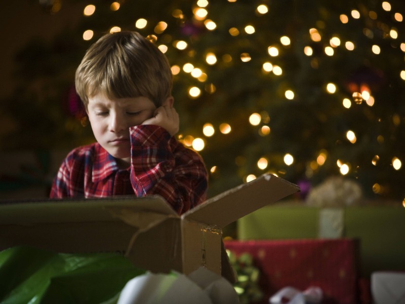Что делать, если ребенок просит слишком дорогой подарок у деда мороза?