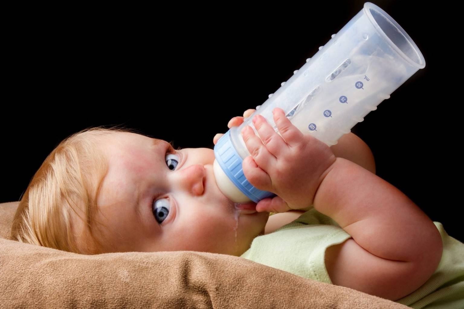 Как отучить ребенка пить ночью из бутылочки