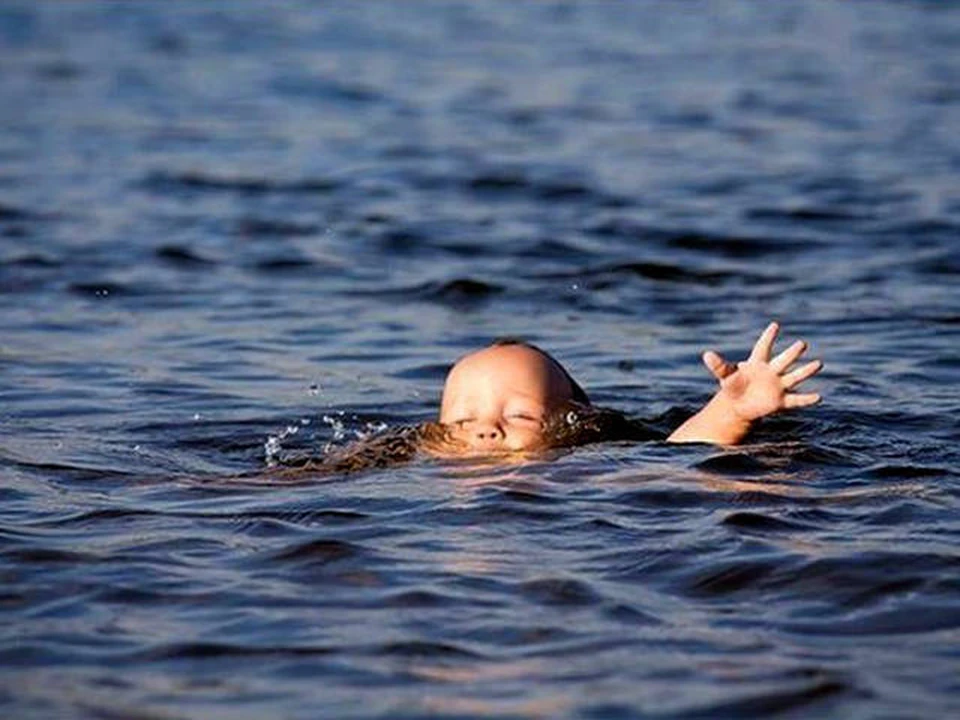 Почему ребёнок плачет при купании