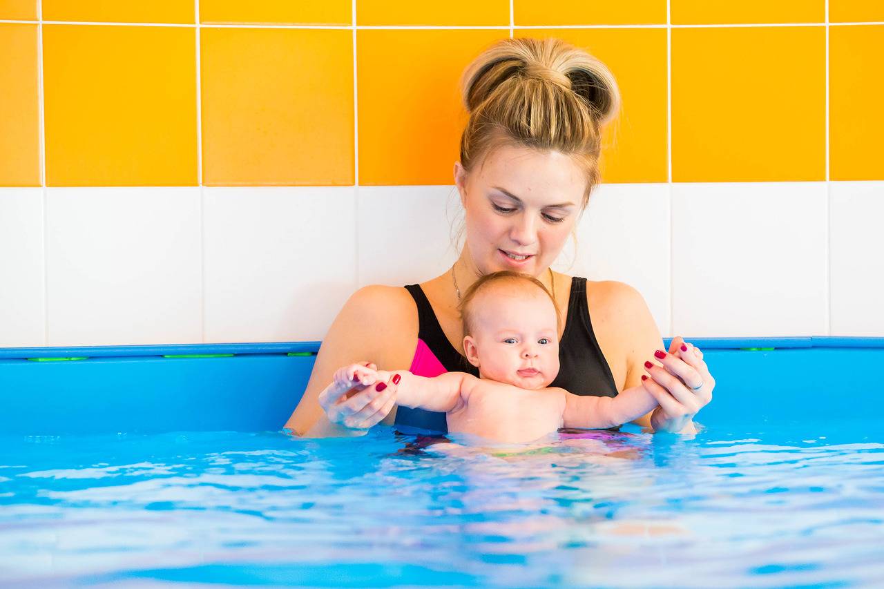 Разрешены ли кормящей маме занятия спортом: можно ли бегать, ходить в бассейн и качать пресс при грудном вскармливании?