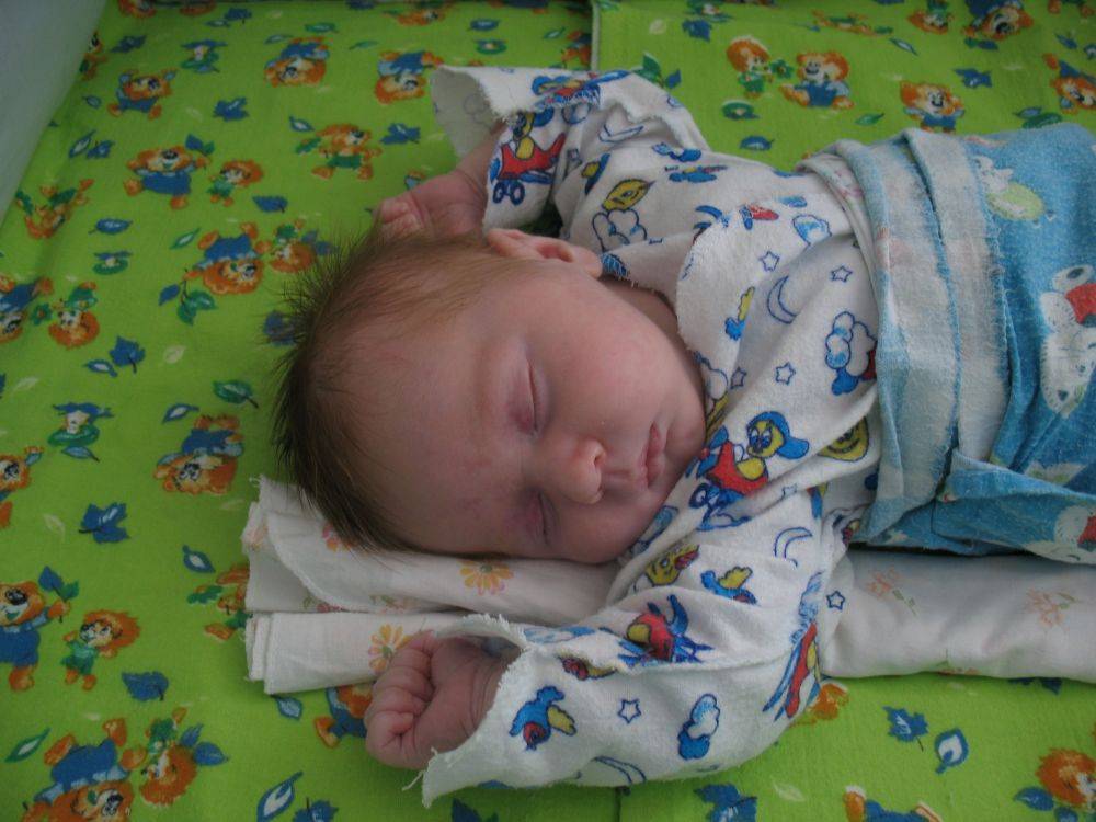 Проблемы со дневным сном: почему месячный ребенок не спит целый день и что с этим делать?