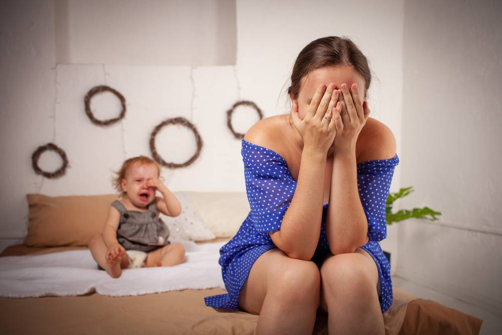 5 неправильных реакций на детские слёзы