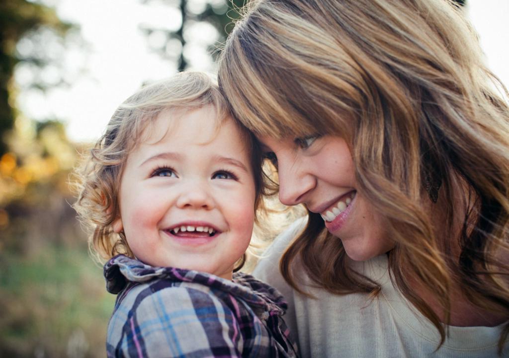 Как научить ребенка любить: 9 советов для родителей