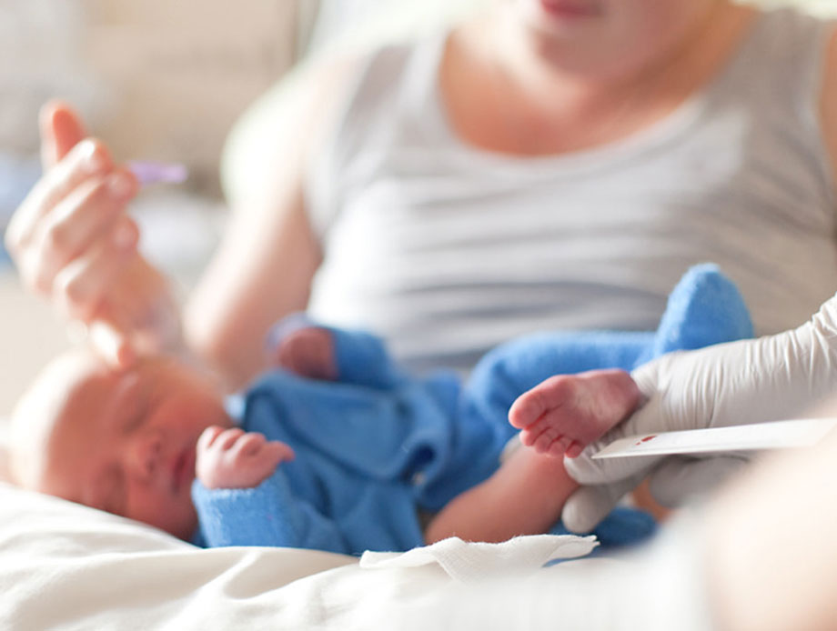 Что такое «скрининг новорожденных»?