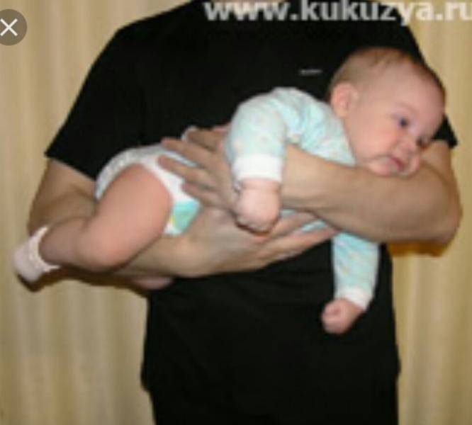 Зачем и как носить ребёнка на руках?
