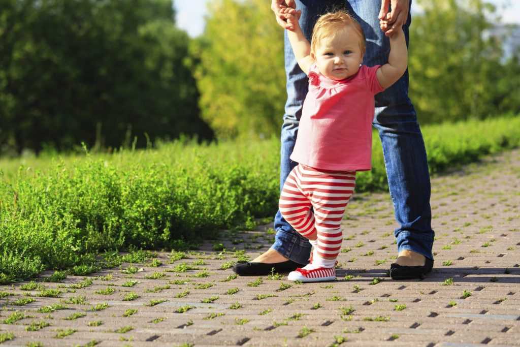 Как научить ребенка ходить самостоятельно?