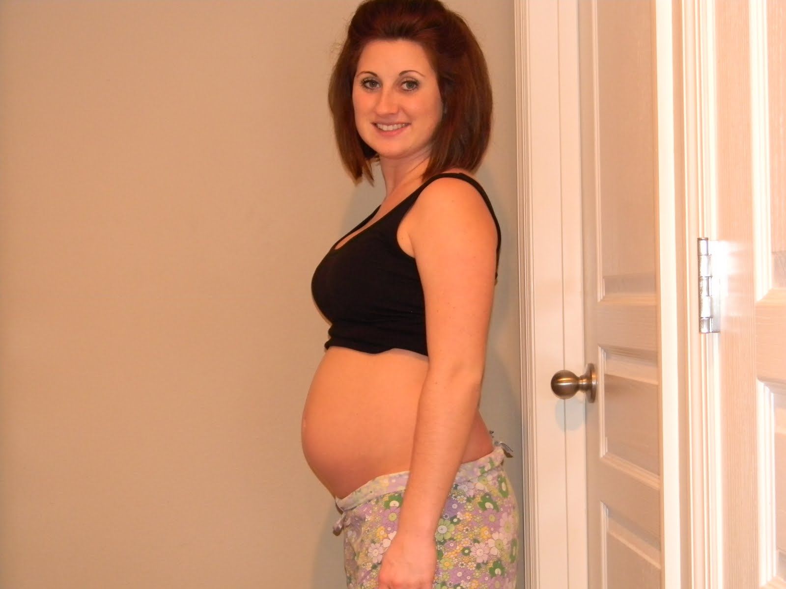 15 неделя беременности - что происходит с малышом и мамой, развитие плода и ощущения в животе, шевеления