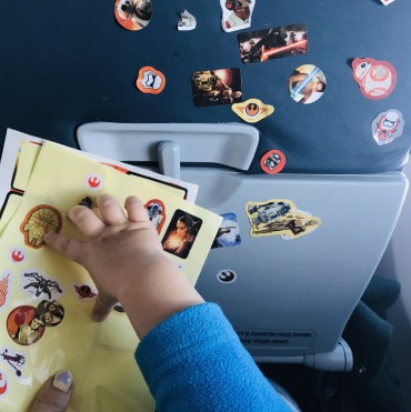 Чем занять ребенка в самолете – 8 отличных идей для перелёта с детьми
