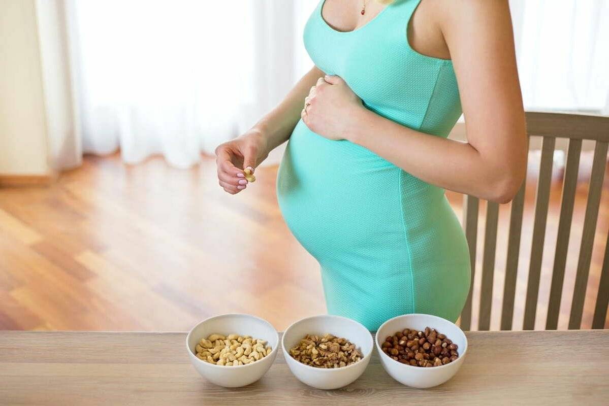 Употребление орехов в период беременности: польза или вред?