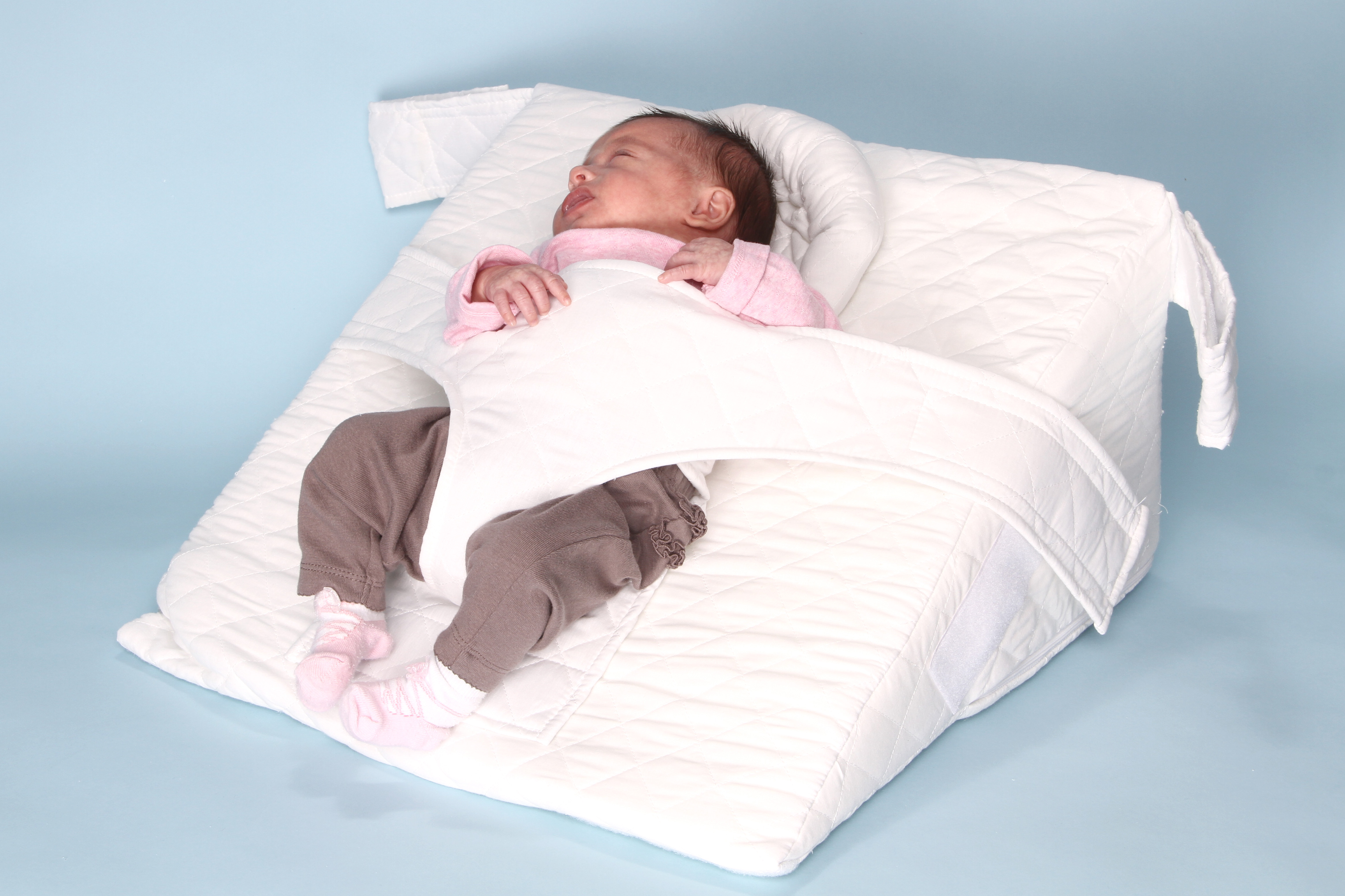 С какого возраста ребенку нужна подушка: со скольки месяцев, до какого возраста можно без подушки
