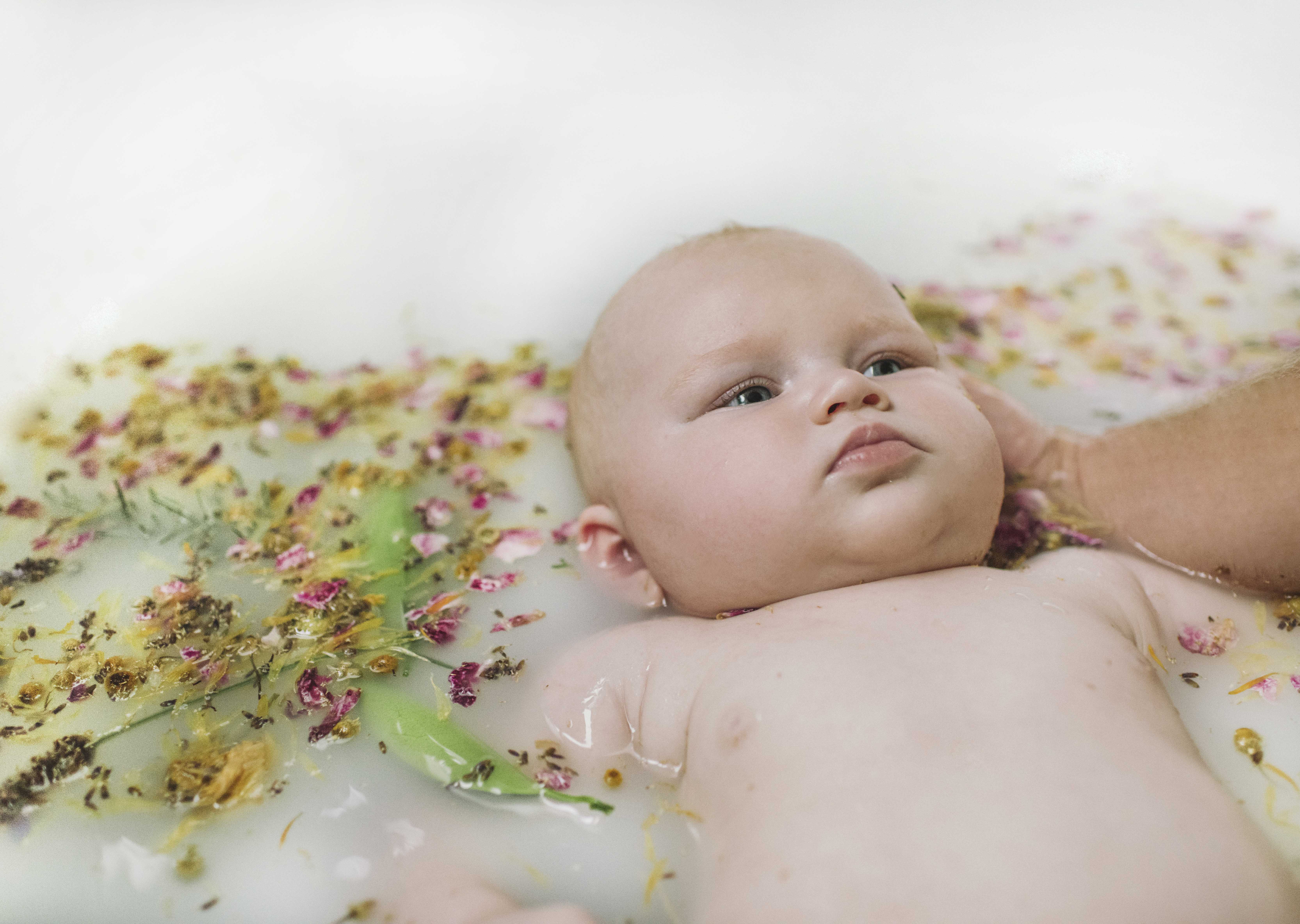 Травы для купания новорожденных: успокаивающие