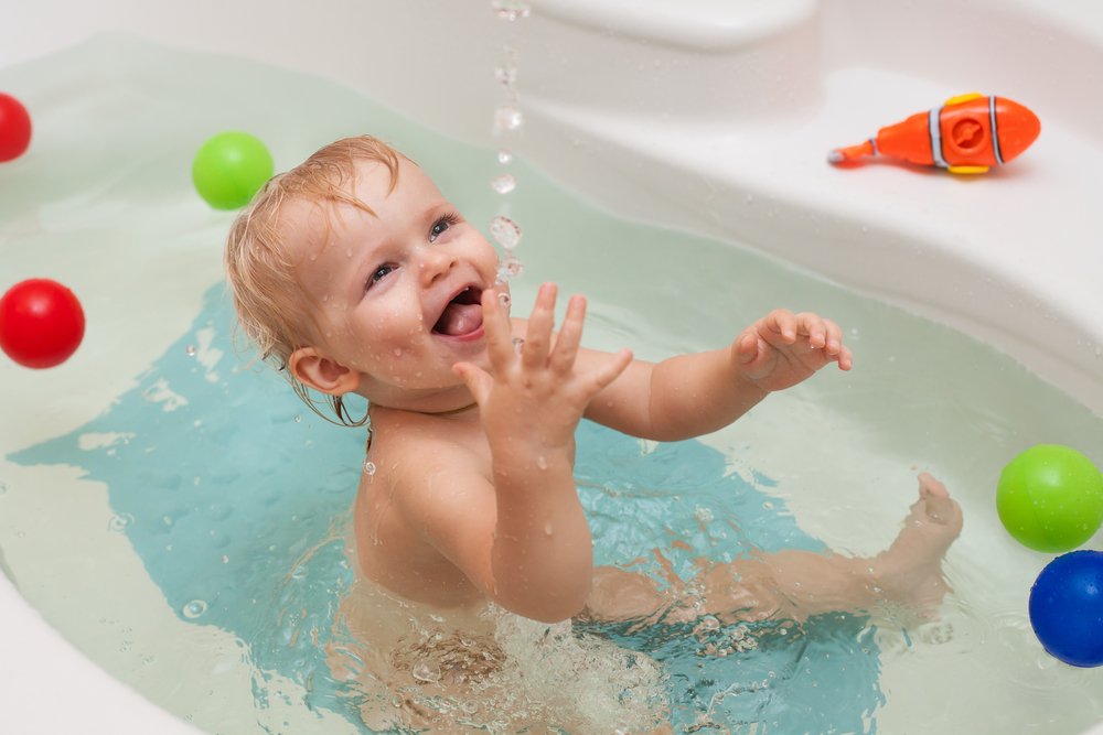 Ребенок боится купаться в ванной | уроки для мам