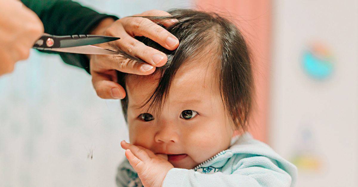 Первая стрижка ребенка приметы, что делать с волосам?