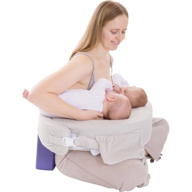 Подушка для кормления грудного ребенка: как пользоваться, нужна ли