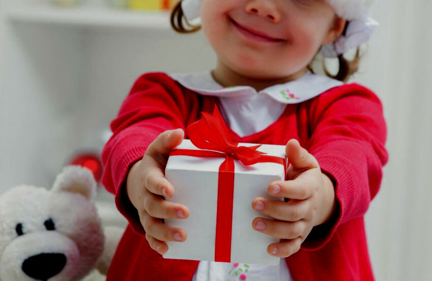 Как и что дарить детям на новый год? топ-8 советов психолога о подарках