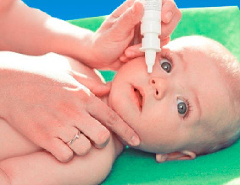 Почему новорожденный хрипит. Заложен нос у новорожденного. У новорожденного заложен нос хрюкает соплей. Новорождённый хрюкает носиком.