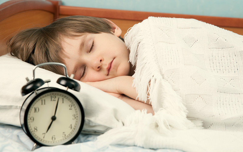 Как разбудить ребенка без капризов и мучений?