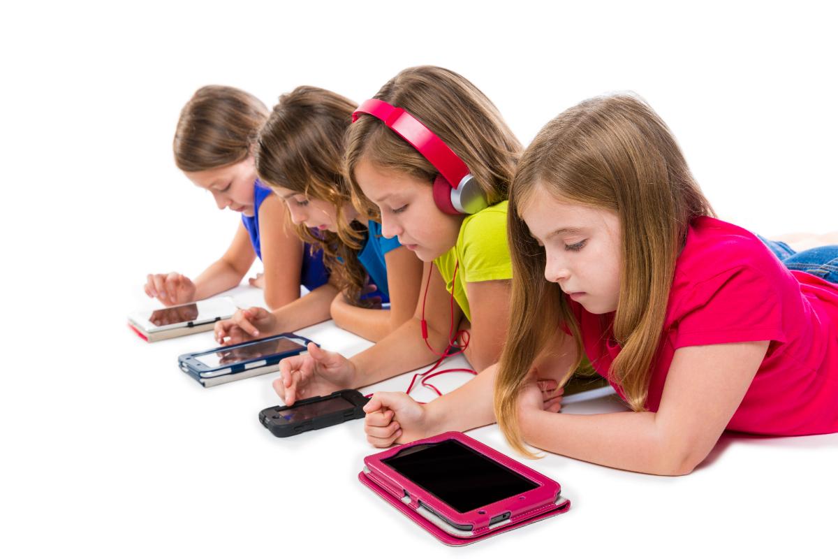 Дети и гаджеты -  10 причин отобрать у ребенка планшет