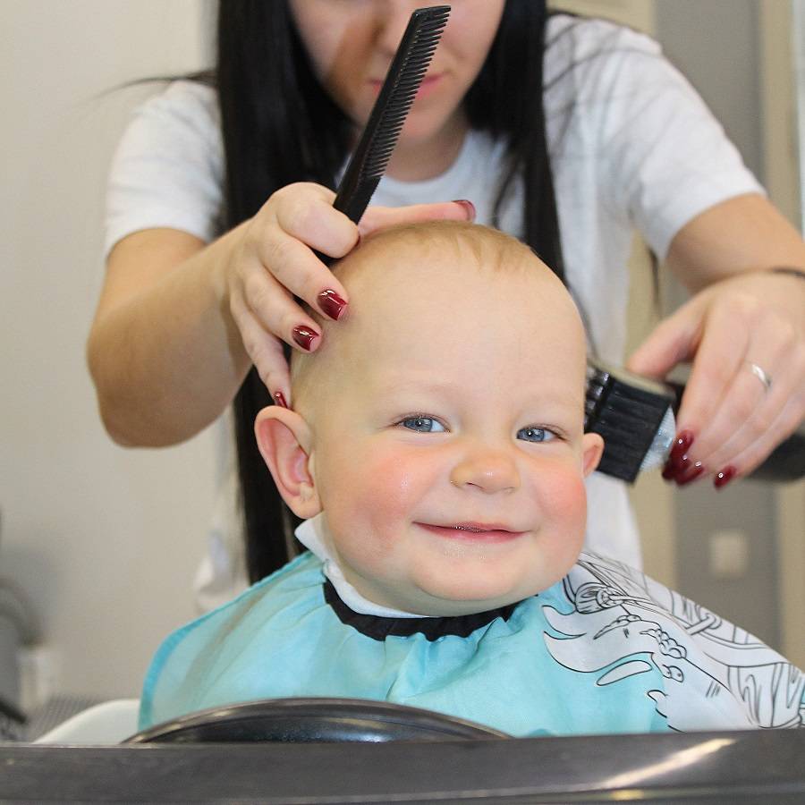 Можно ли подстригать малыша до одного года и какие приметы связаны со стрижкой