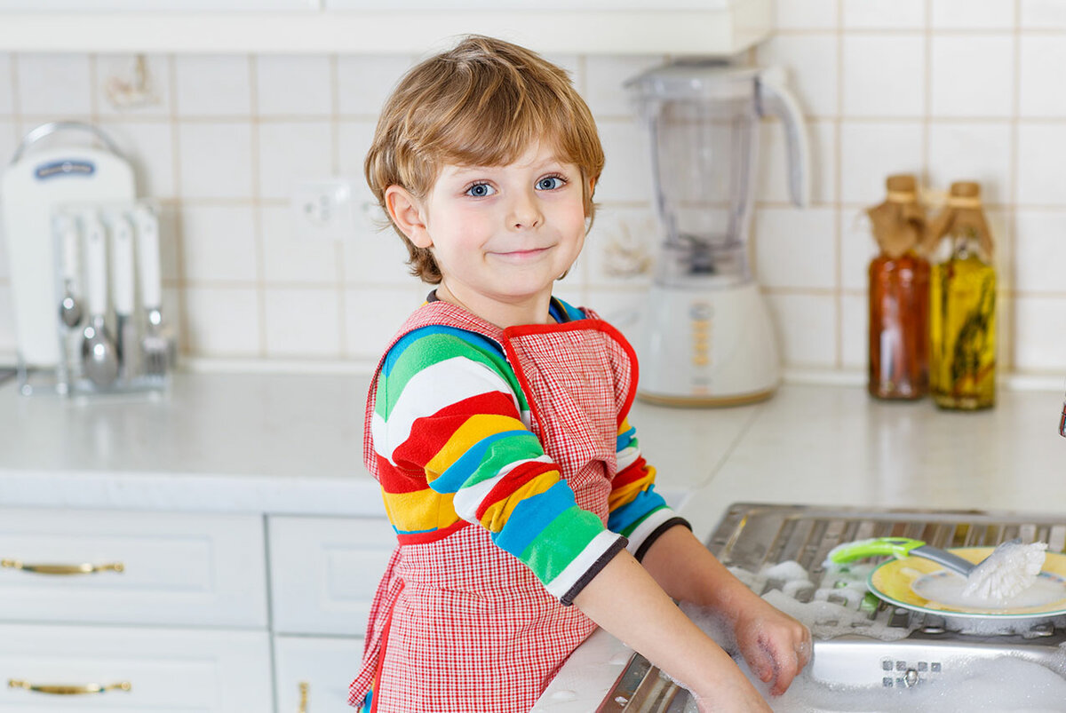 Как приучить ребенка к домашним обязанностям | уроки для мам