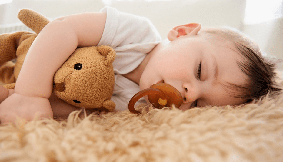 Ребенок спит с открытыми глазами – какие причины и что делать 2022