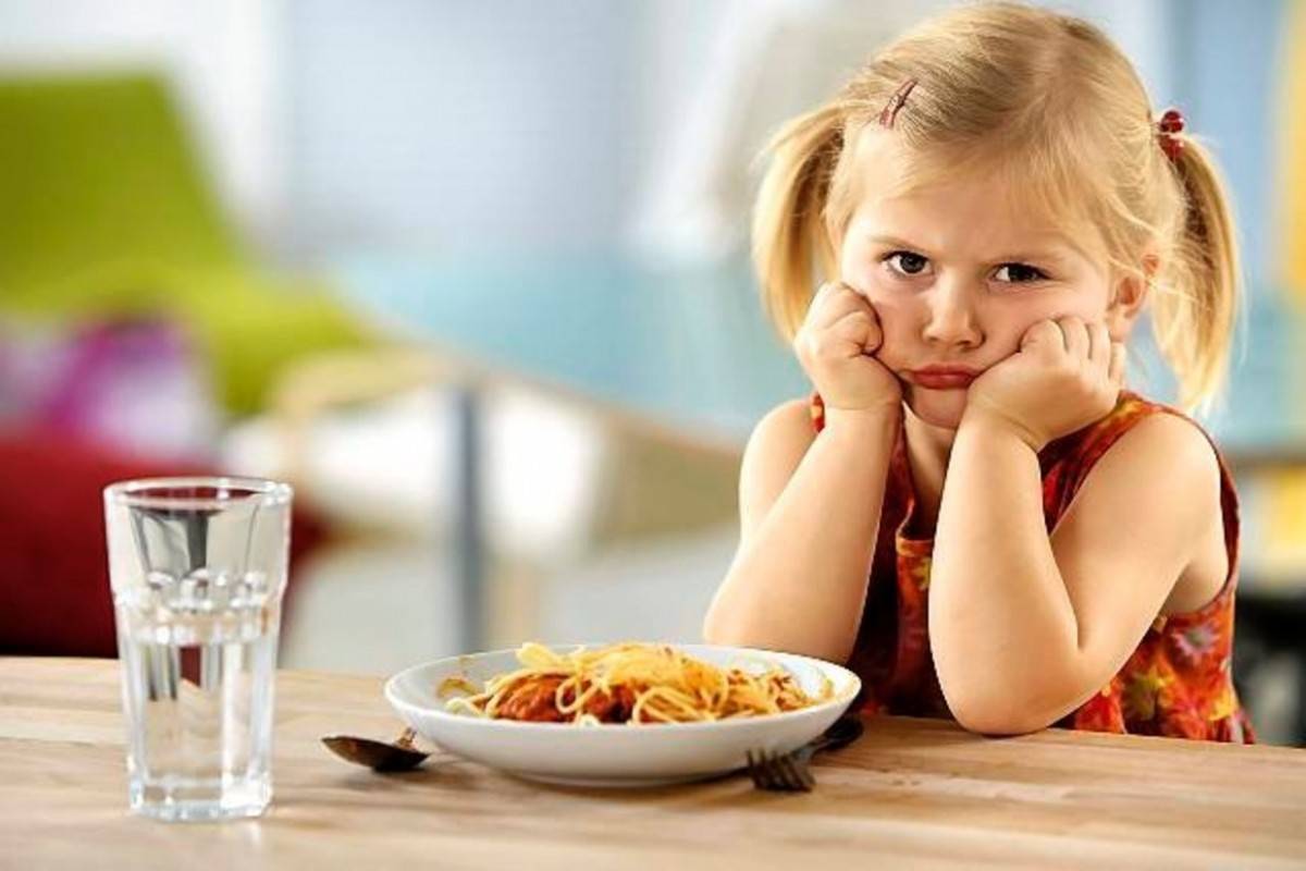 Ребенок не ест в садике, что делать: советы детского психолога, как приучить кушать в саду