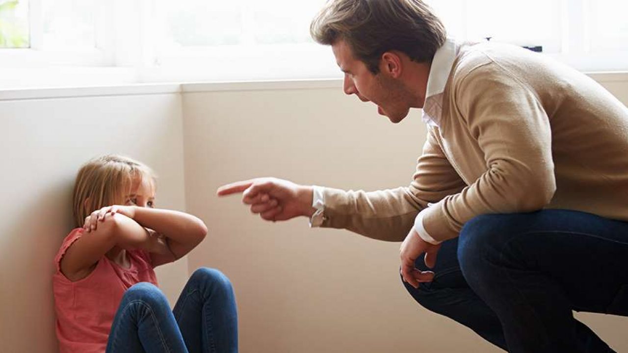 Вы слишком строги с ребенком: как понять, признаки, последствия