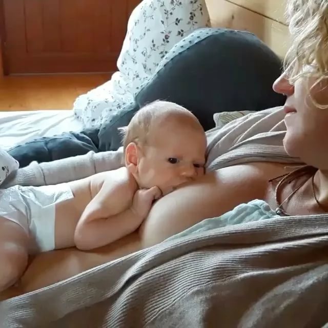 Ребенок постоянно сосет грудь - мама лара | новорожденный