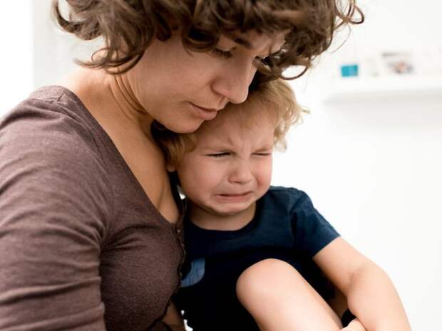 Гиперопека: почему она делает ребенка несчастным человеком
