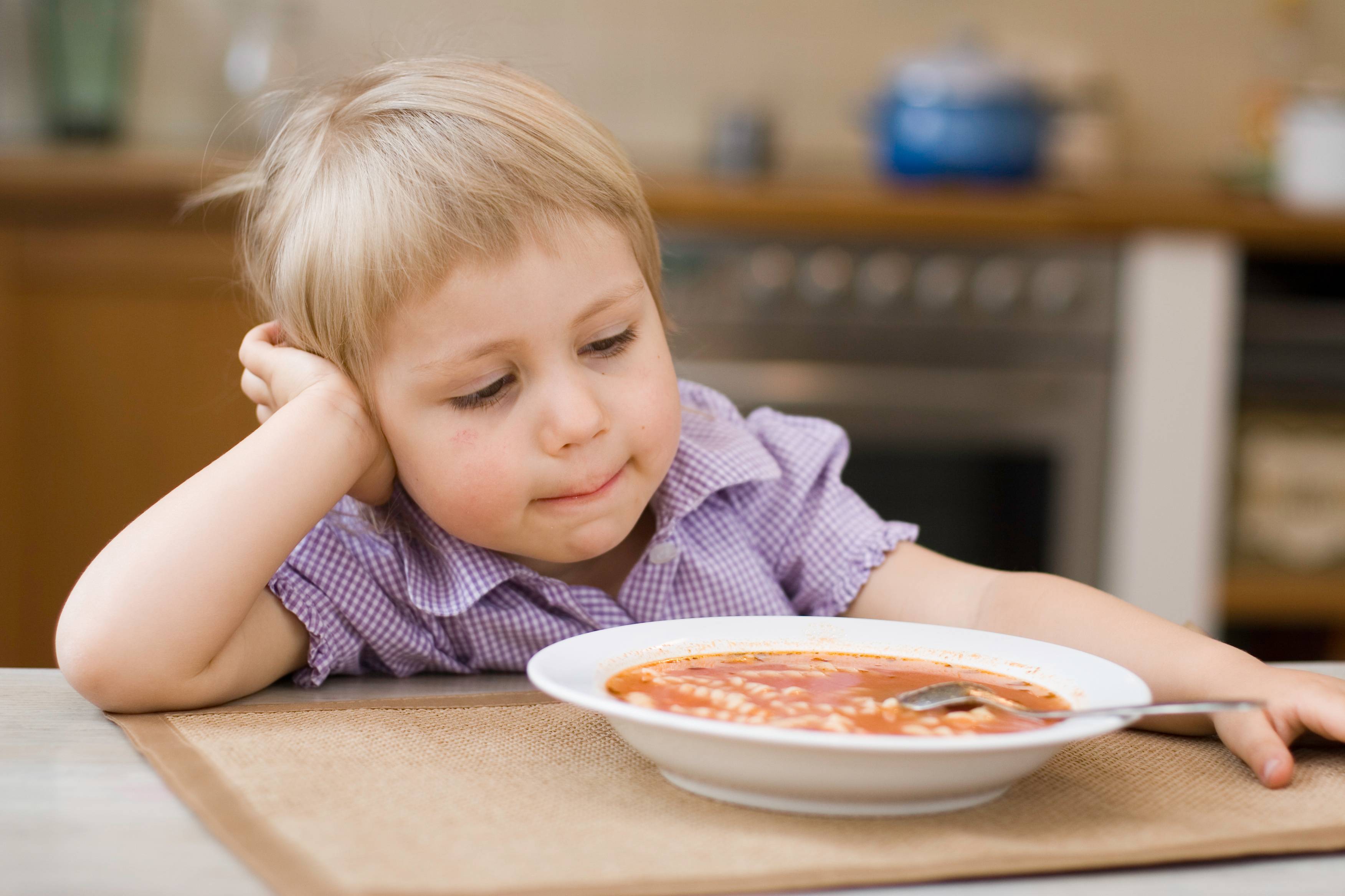 Чем кормить ребенка при температуре?