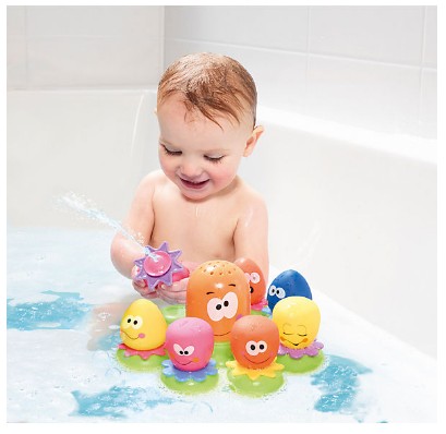 Топ-7 самых любимых игрушек для купания у малышей до 1,5 лет