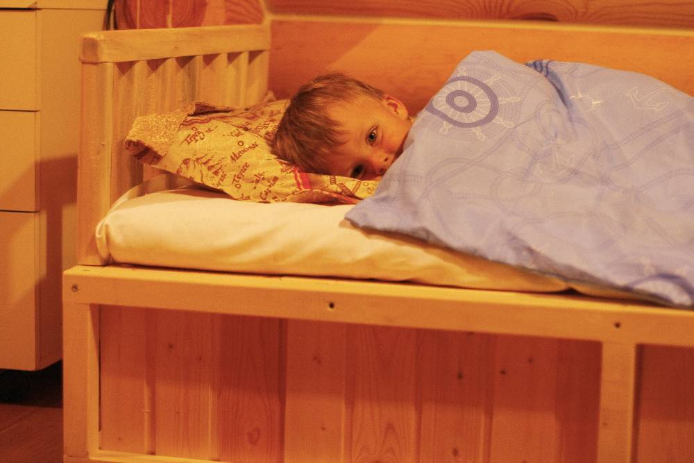 Как можно научить ребенка спать днем без мамы
