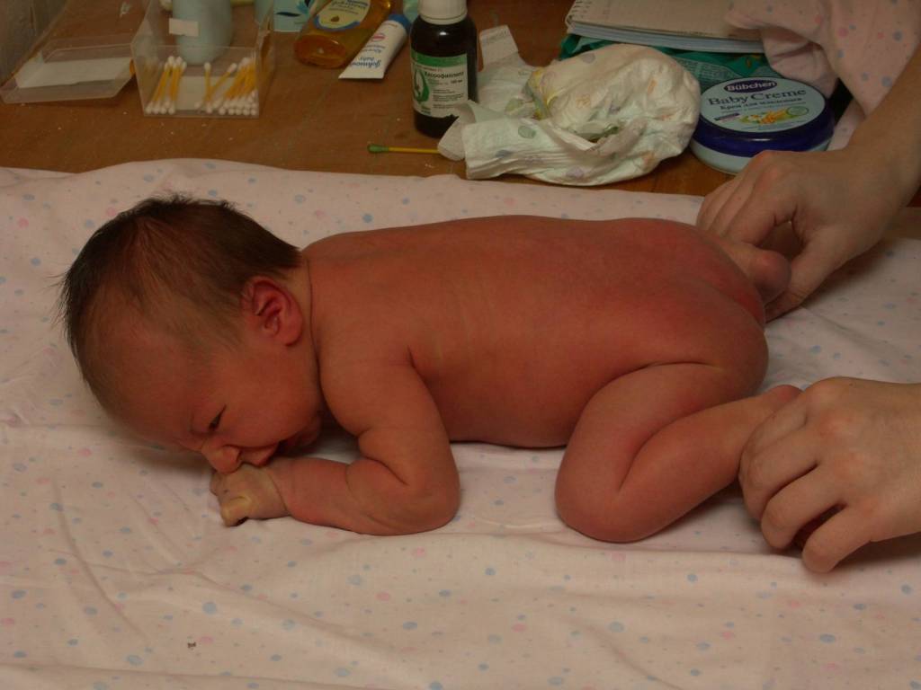 7 причин выкладывать младенца на живот