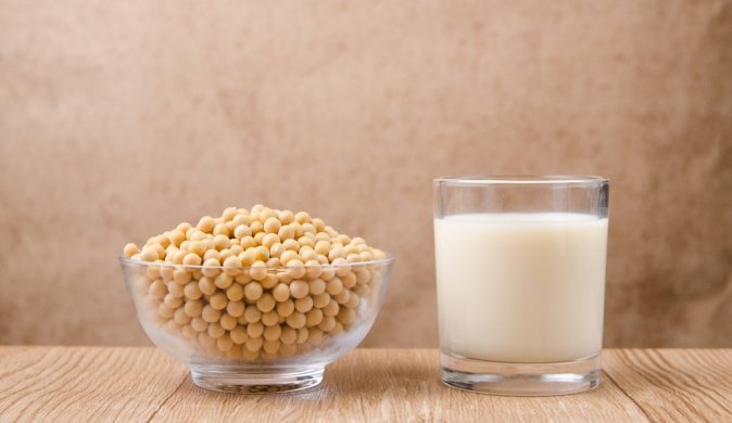 Соевое молоко: польза и вред, состав и калорийность