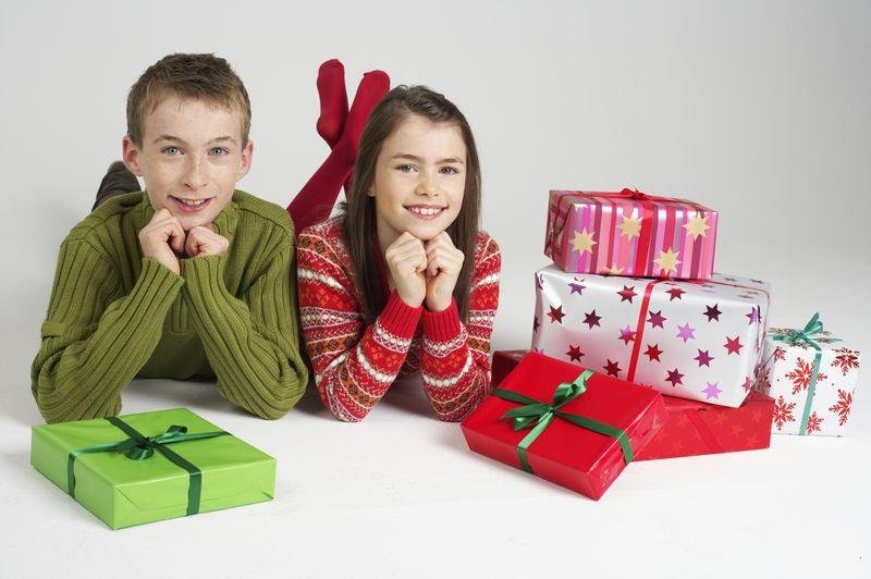 Как дарить подарки детям на новый год — оригинальные идеи от деда мороза