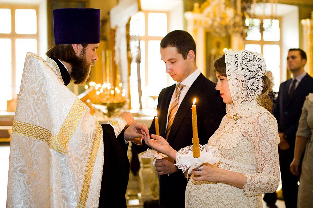 Как смотрит католическая, греко-католическая или православная христианская церковь на вариант венчания беременной женщины