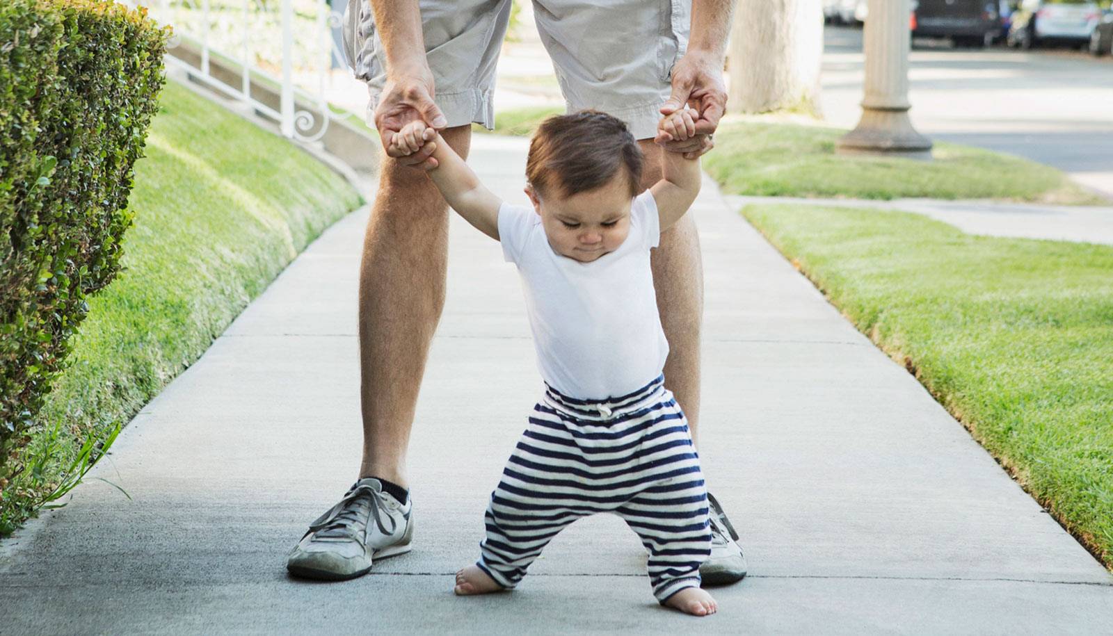 Как можно научить ребёнка ходить без поддержки