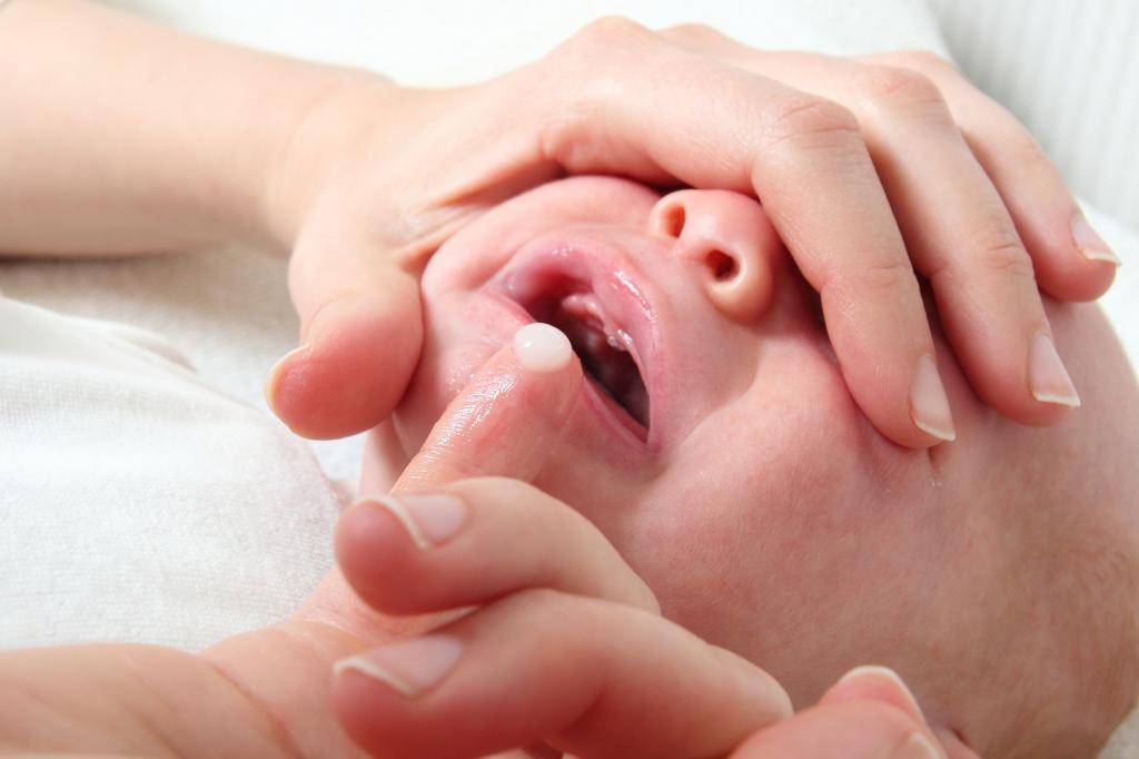 Мозоль на губе у новорожденного | уроки для мам