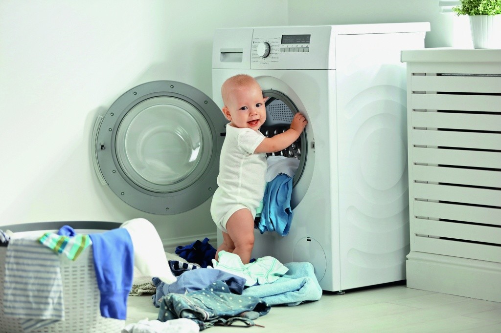 Как стирать вещи для новорожденных
