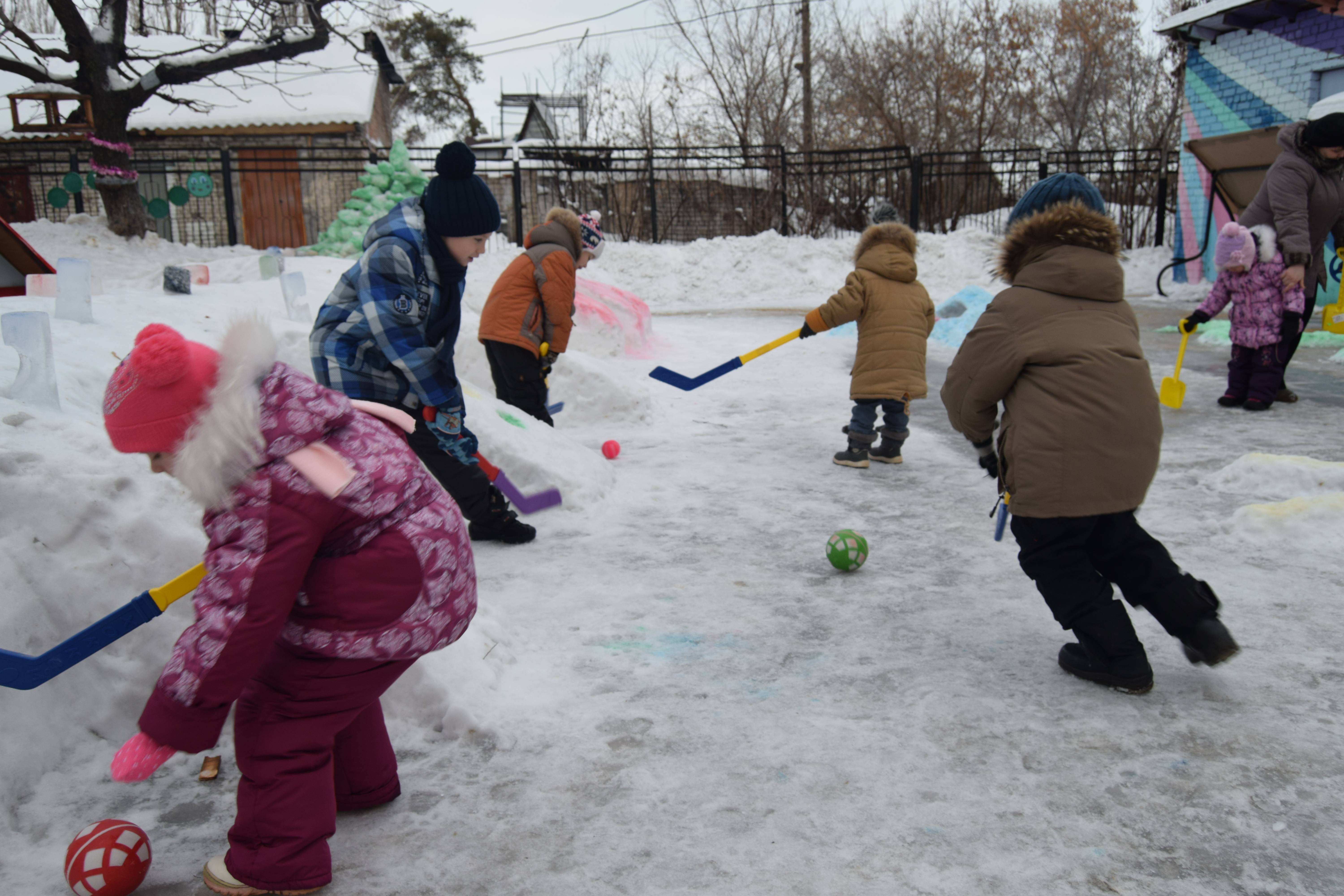Зимние игры на улице для детей 6-12 лет