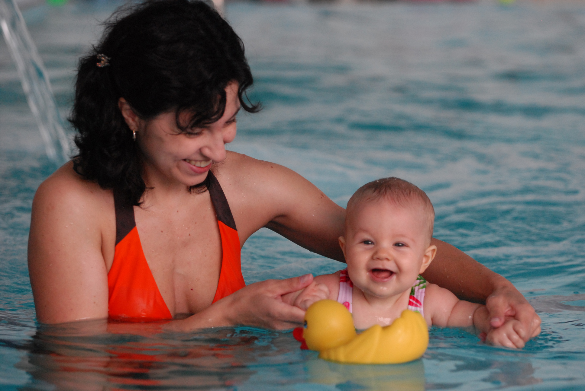 Можно ли купаться кормящей маме? | уроки для мам